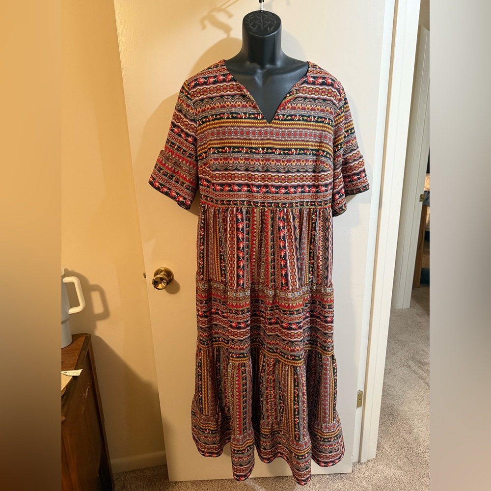 Tiered dress size xl. Red, black, gold